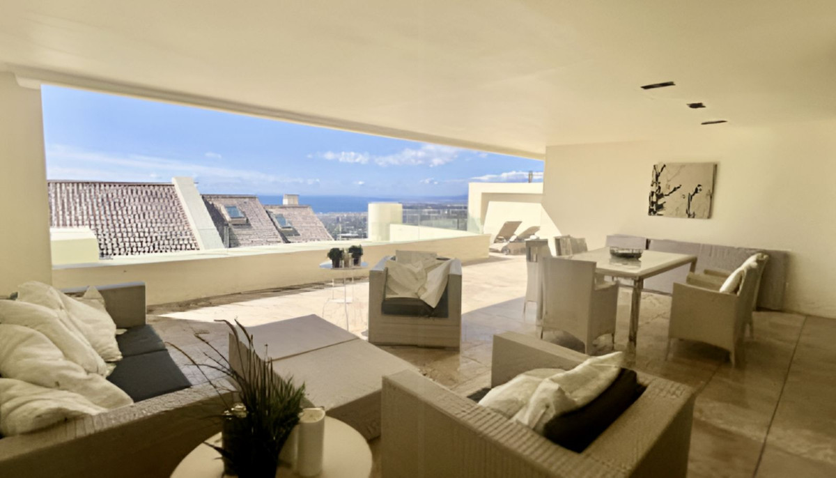2 Bedroom Apartment in Marbella - Photo 4