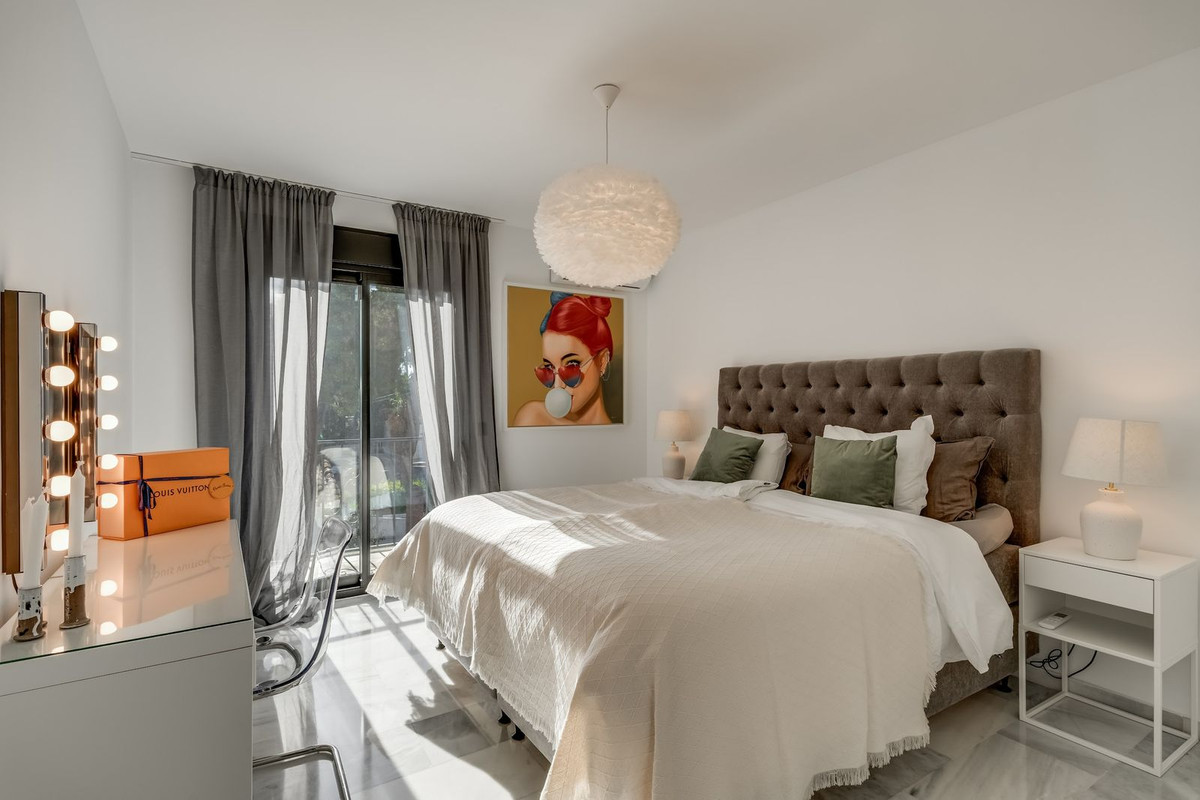 5 Bedroom Villa in Marbella - Photo 30