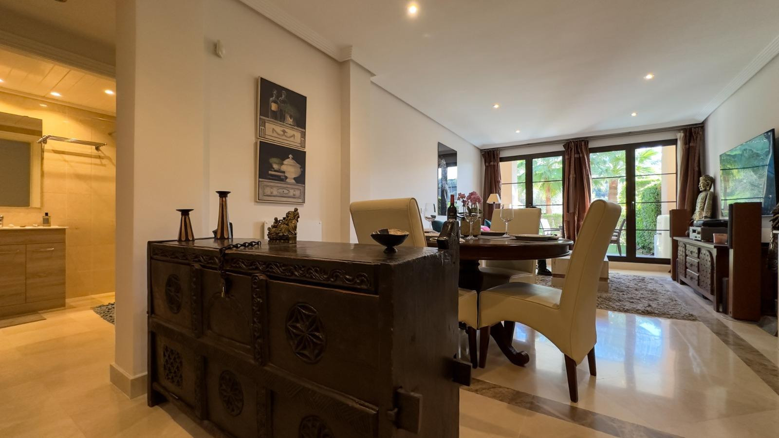 3 Bedroom Apartment in Benahavís - Photo 8