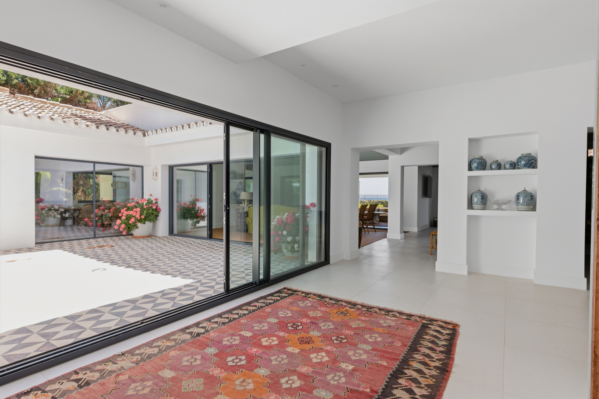 9 Bedroom Villa in Estepona - Photo 6
