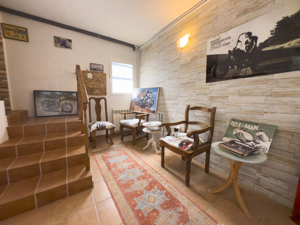 6 Bedroom Townhouse in Tolox - Photo 41