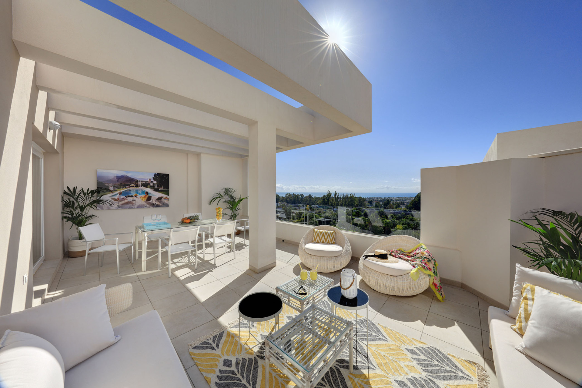 3 Bedroom Apartment in Marbella - Photo 2
