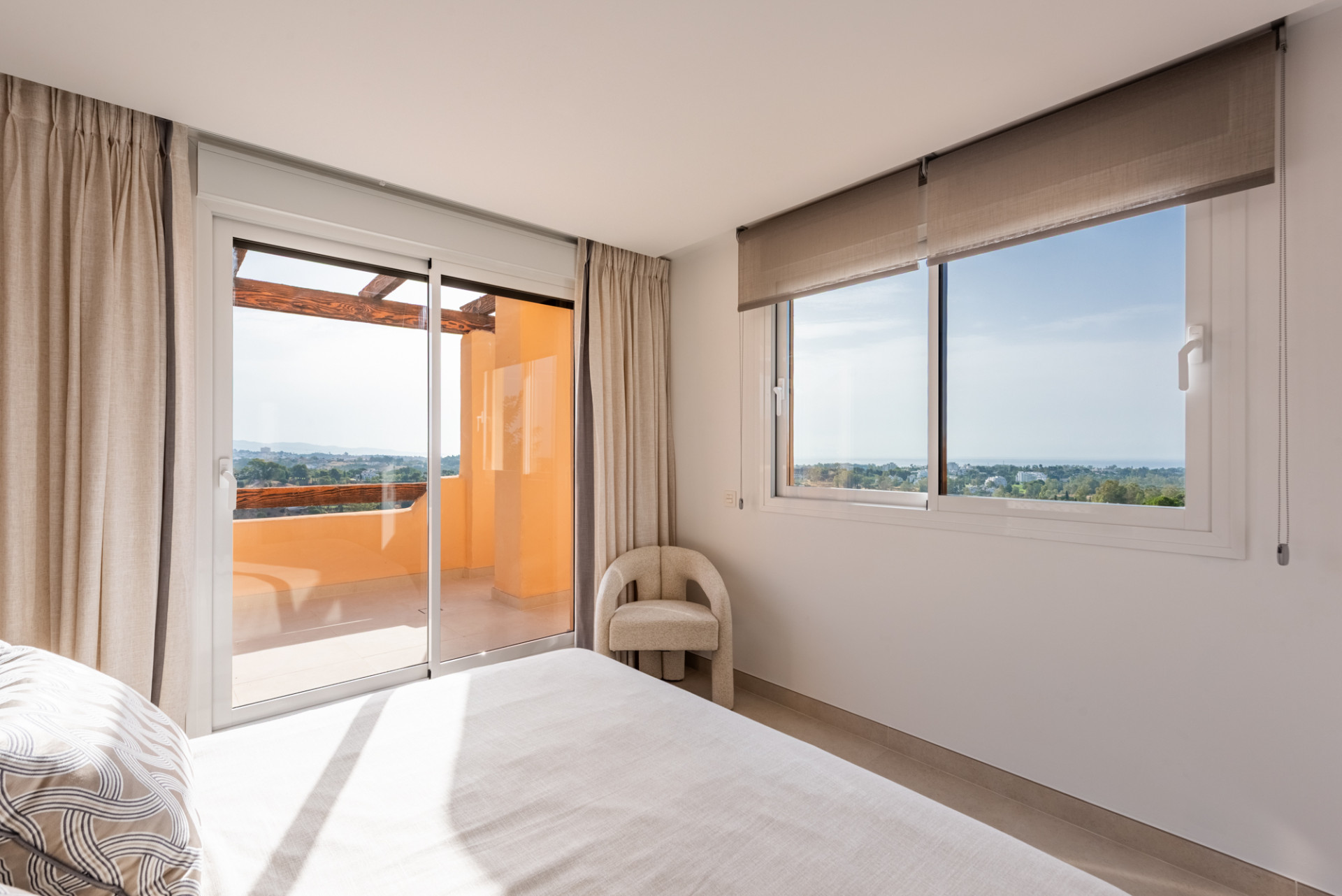 2 Bedroom Penthouse in Benahavís - Photo 13