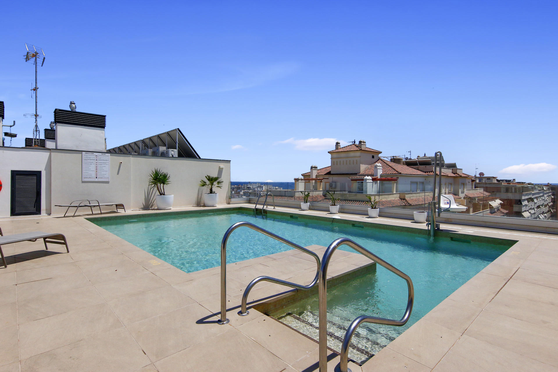 3 Bedroom Penthouse in Estepona - Photo 3