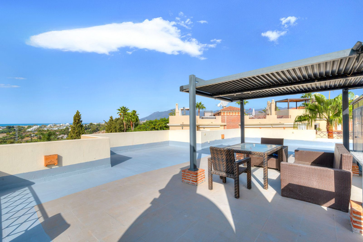 1 Bedroom Apartment in Benahavís - Photo 20