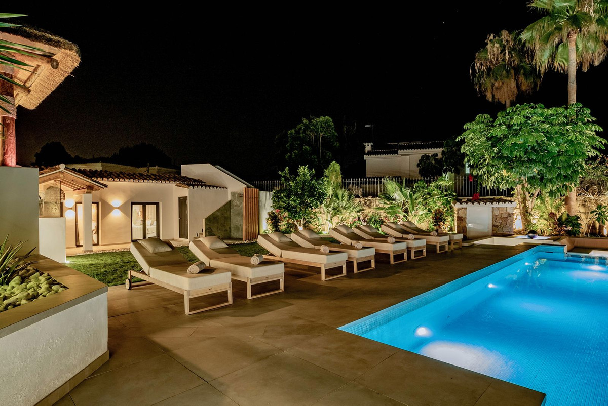 6 Bedroom Villa in Marbella - Photo 56