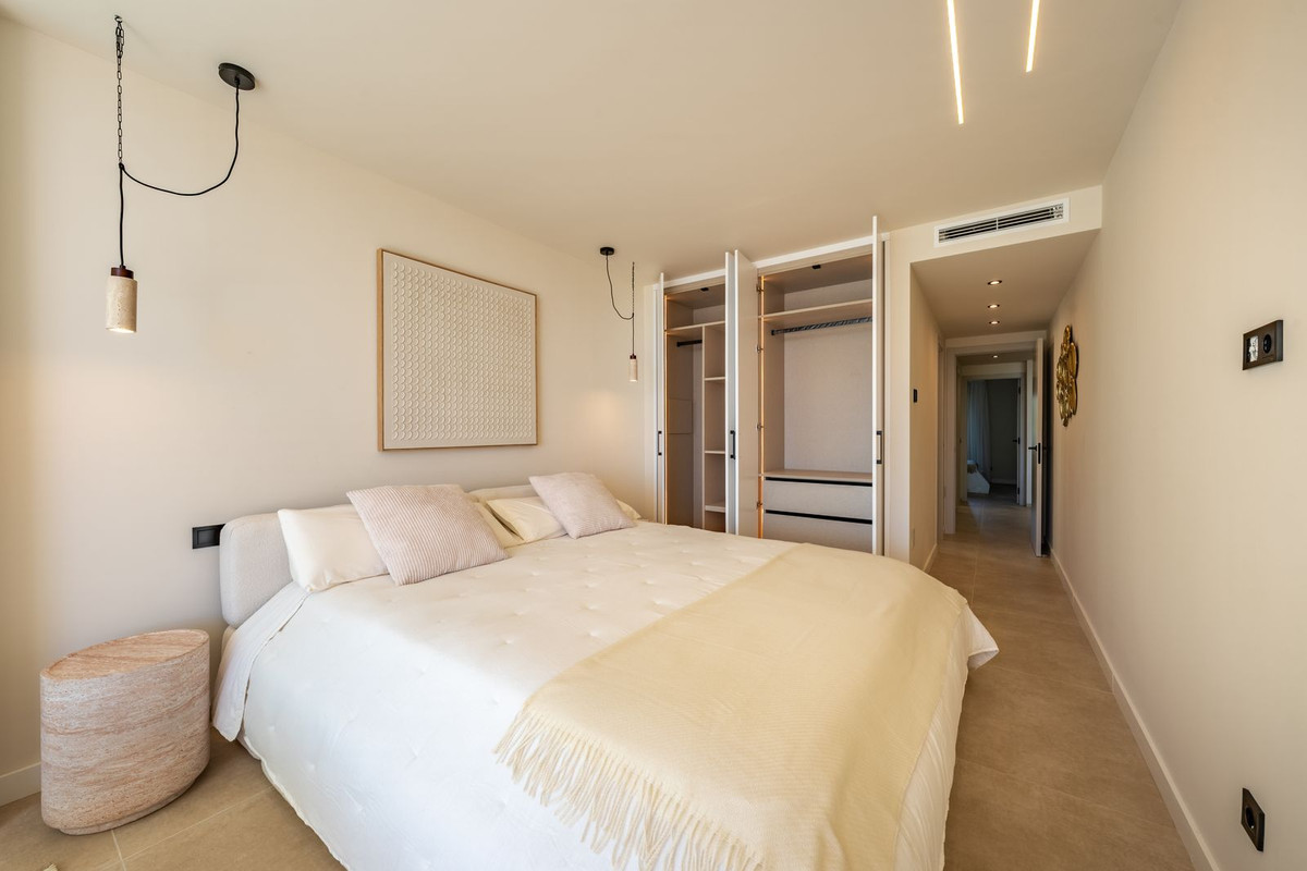 Piso de 3 dormitorios con vistas al mar en Málaga – Foto 14