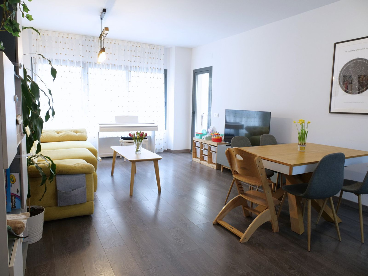 3 Bedroom Apartment in Estepona - Photo 3