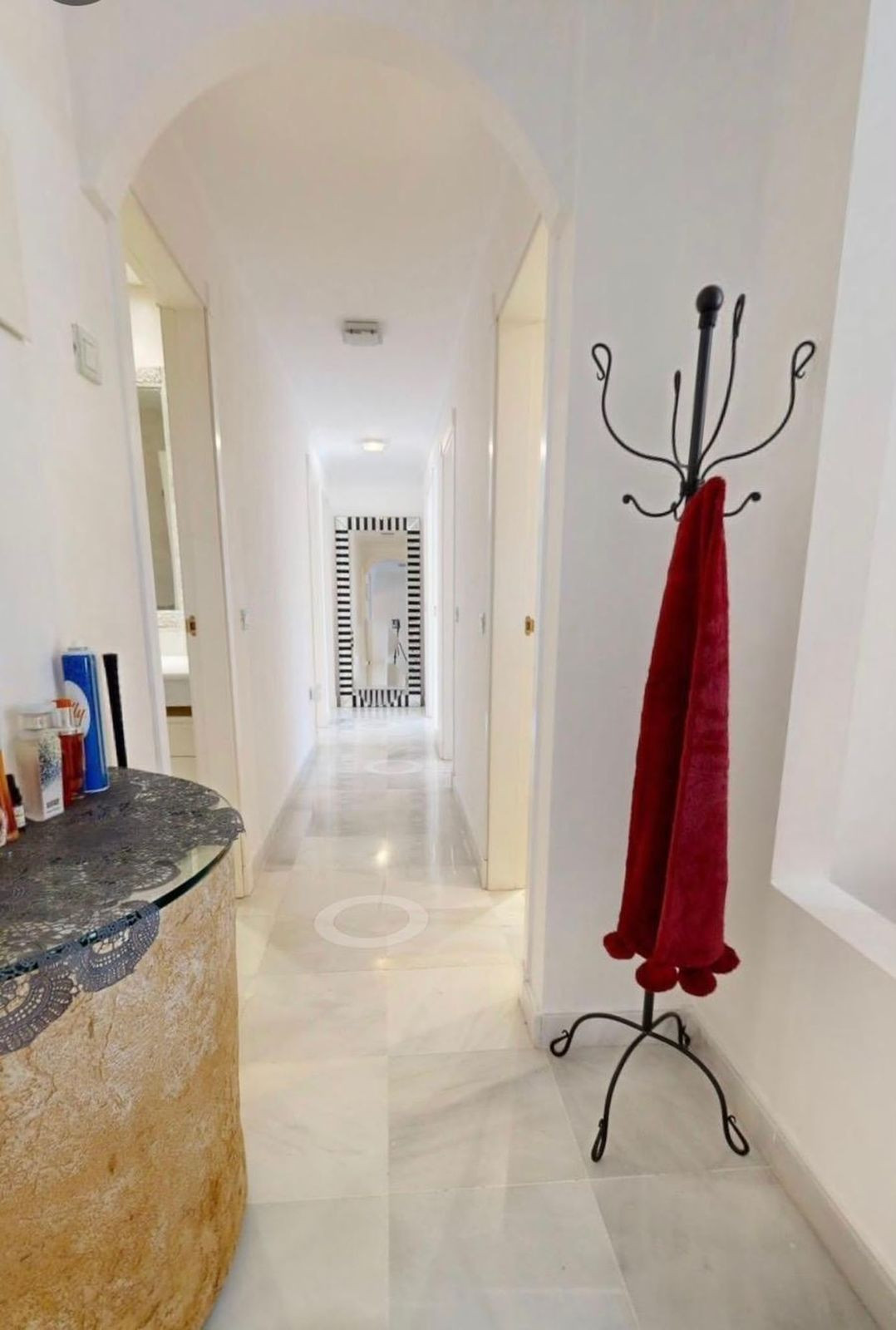 4 Bedroom Apartment in Estepona - Photo 4