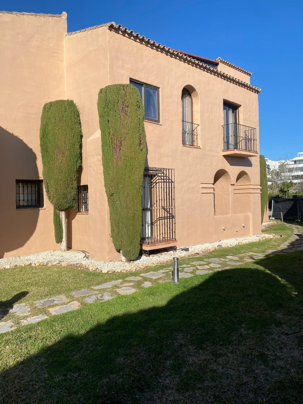 3 Bedroom Penthouse in Estepona - Photo 4