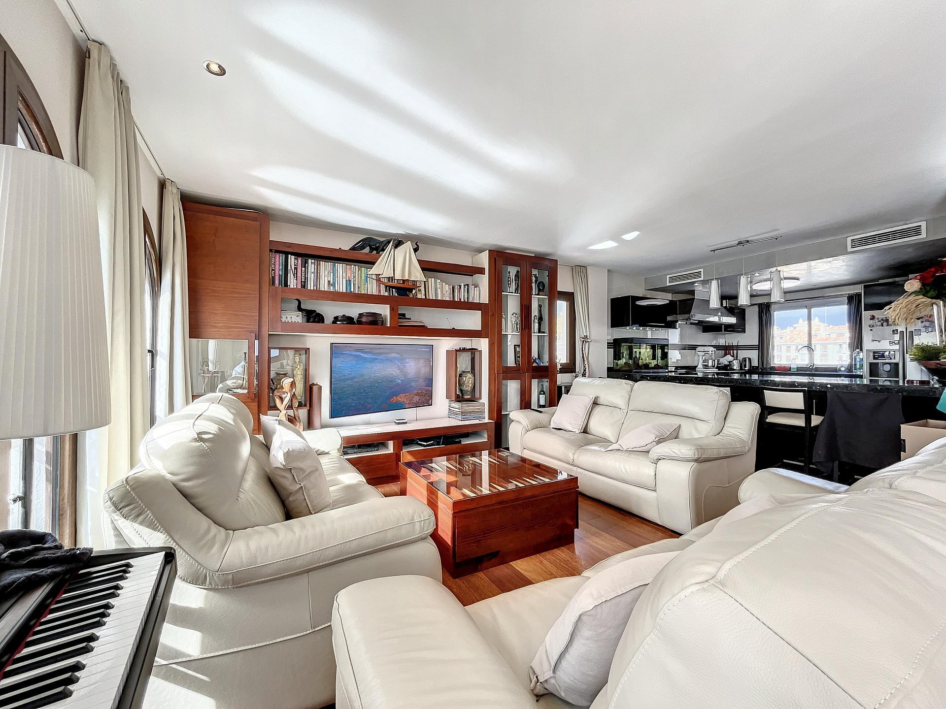 3 Bedroom Penthouse in La Duquesa - Photo 4