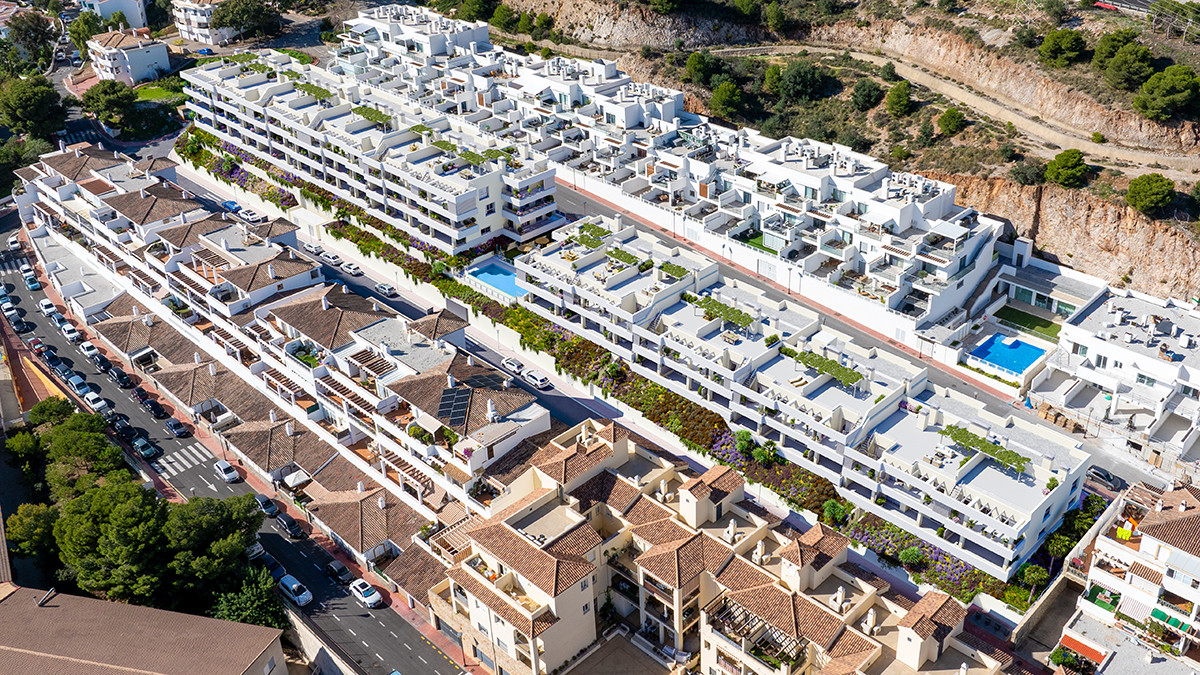 2 Bedroom Apartment in Benalmádena - Photo 8