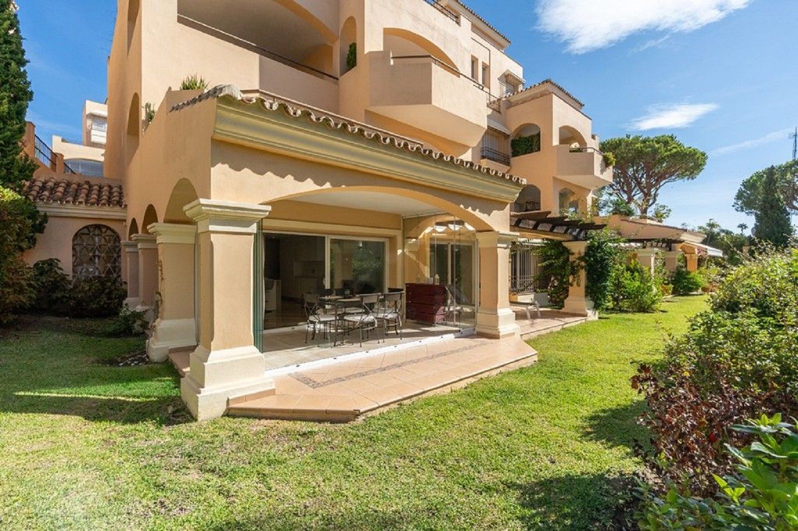 Apartment in Elviria
