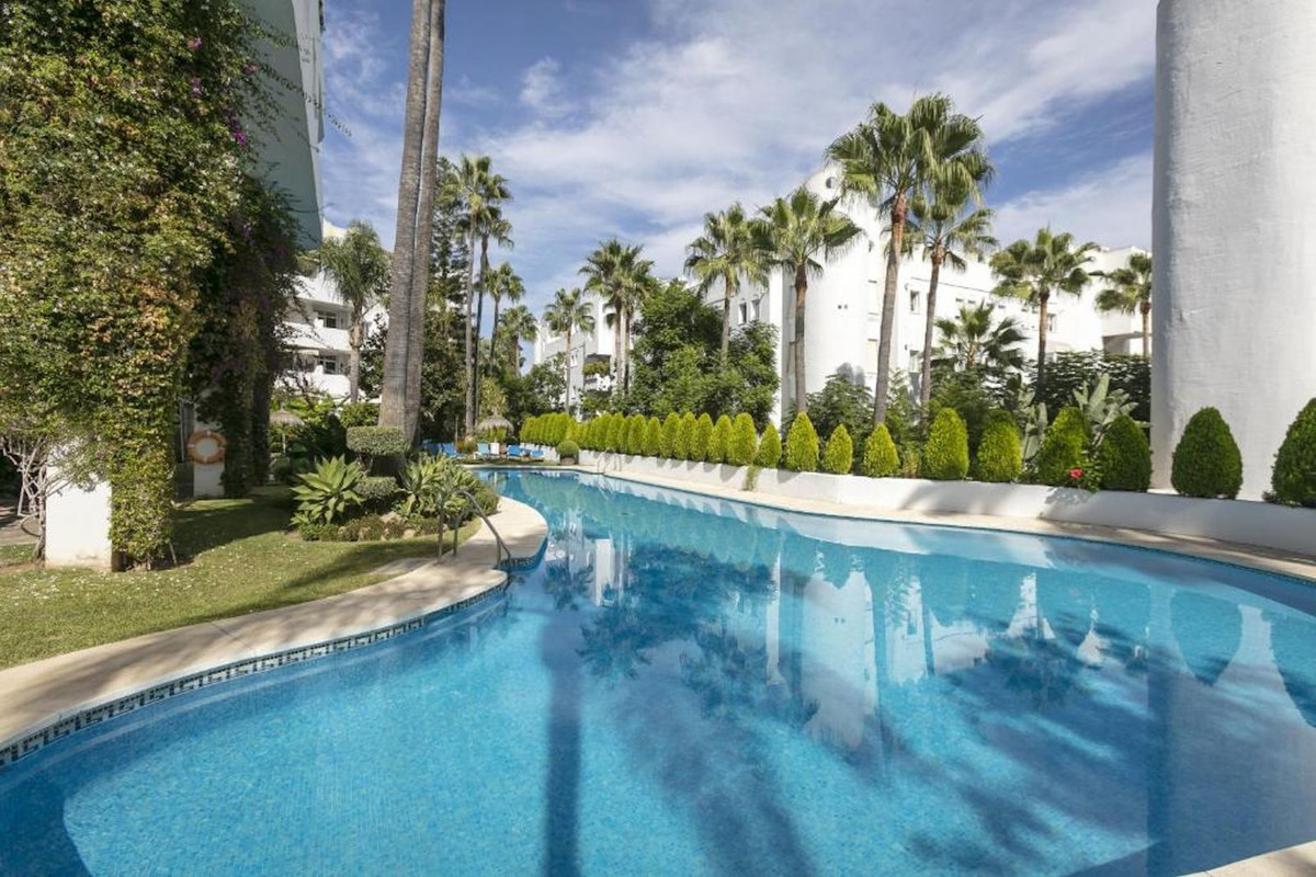 4 Bedroom Apartment in Marbella - Photo 28