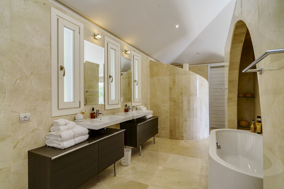 5 Bedroom Villa in Benahavís - Foto 16