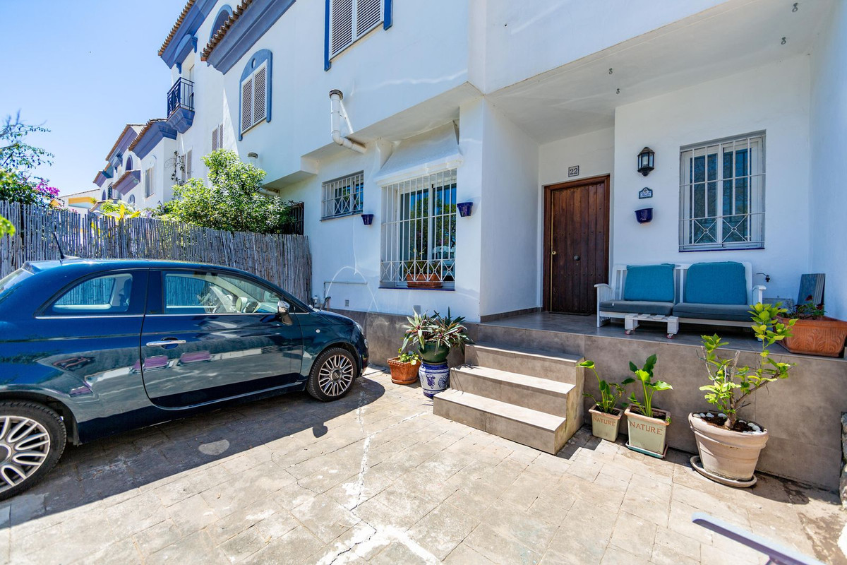 5 Bedroom Townhouse in San Pedro de Alcántara - Photo 2