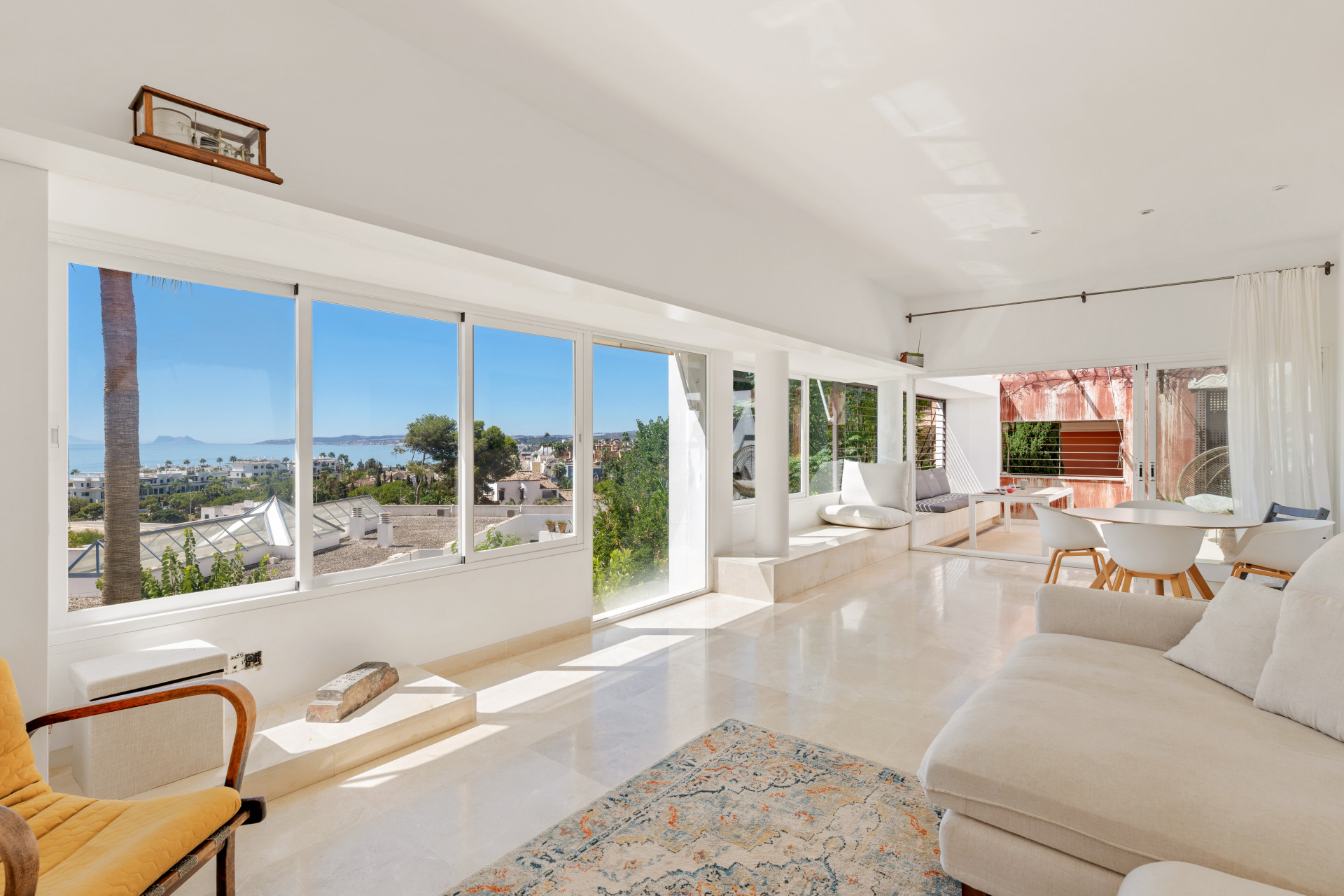 4 Bedroom Villa in Estepona - Photo 2