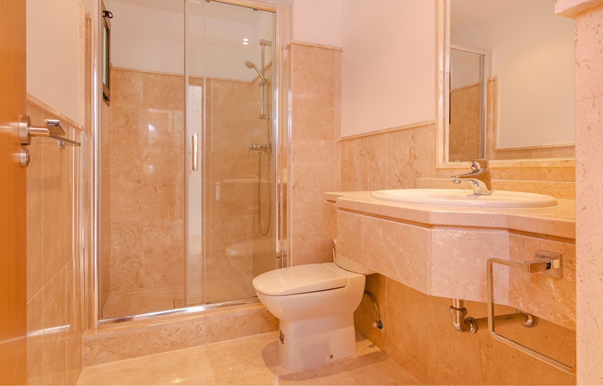 3 Bedroom Penthouse in Casares - Photo 20