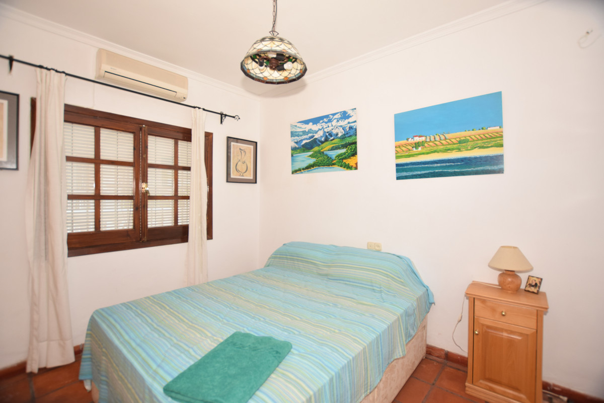 3 Bedroom Townhouse in San Pedro de Alcántara - Photo 9