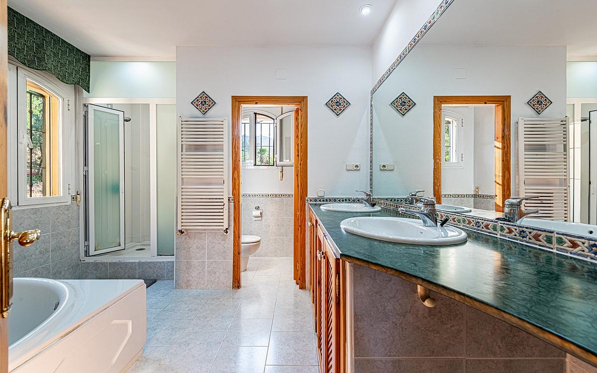 4 Bedroom Villa in Alhaurín de la Torre - Photo 12