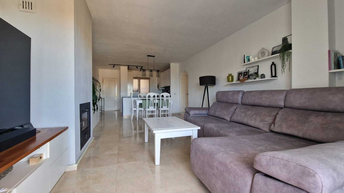 2 Bedroom Apartment in Estepona - Photo 9