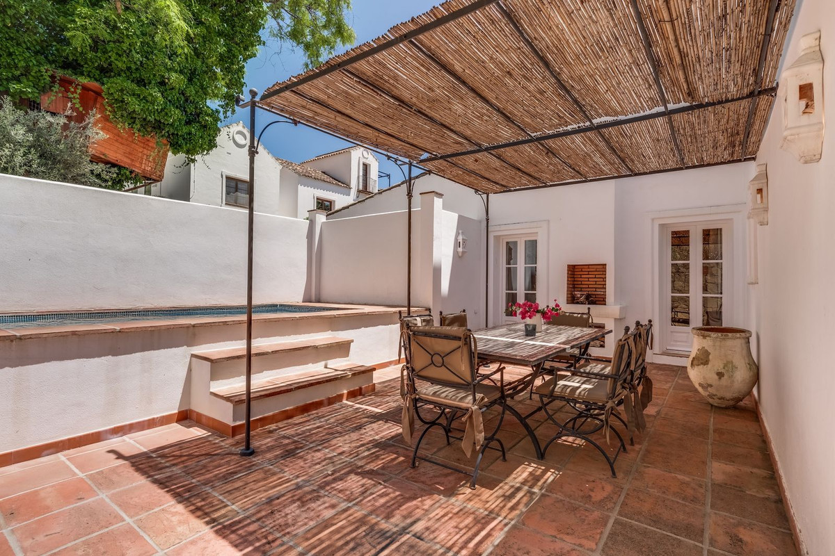 2 Bedroom Apartment in Benahavís - Foto 2