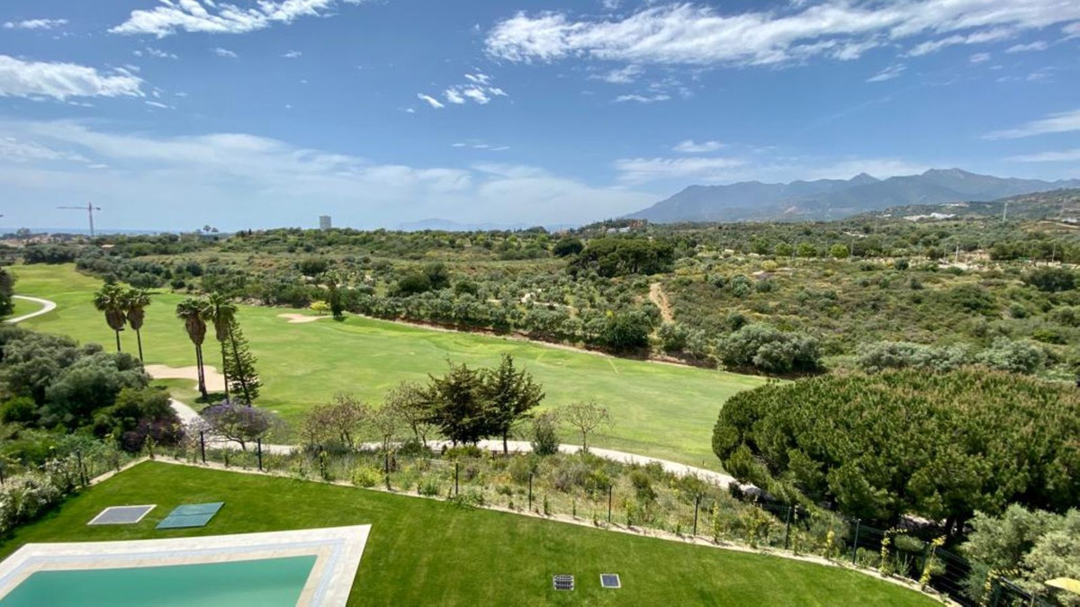 4 Bedroom Villa in Marbella - Photo 2