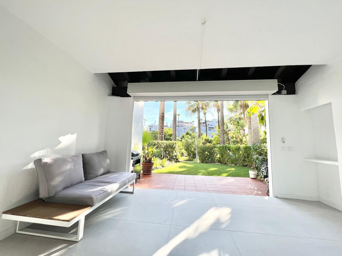 3 Bedroom Townhouse in Estepona - Photo 10