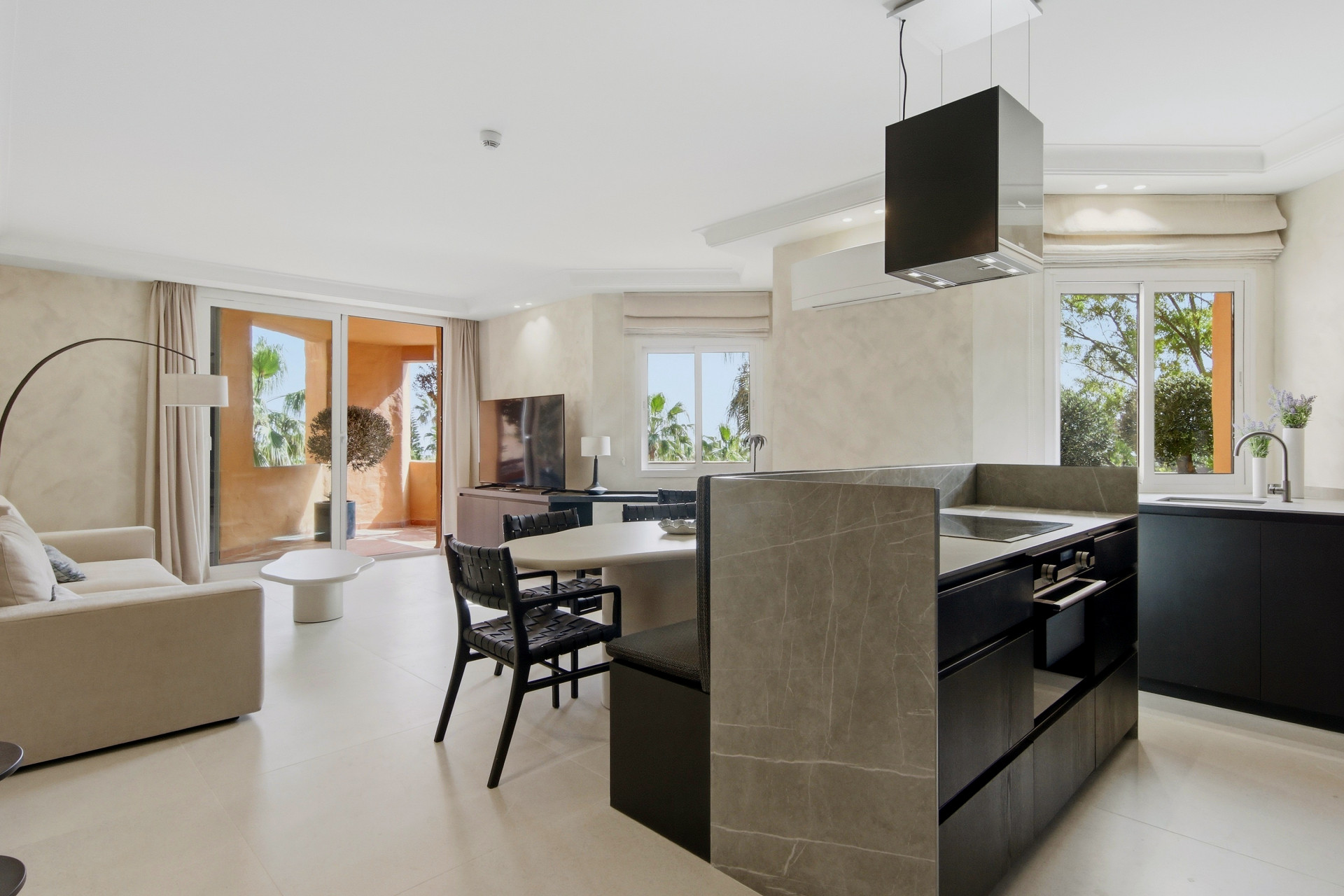 2 Bedroom Apartment in Estepona - Photo 7