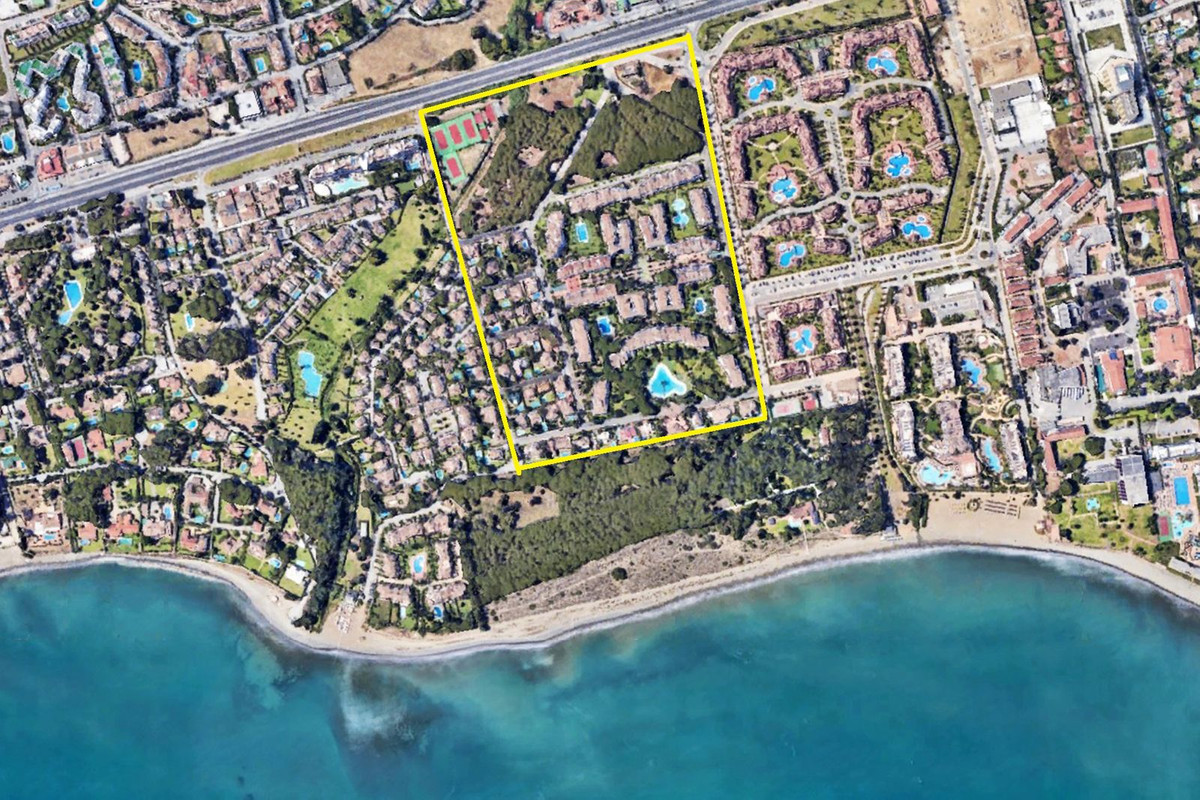 2 Bedroom Apartment in Estepona - Photo 23