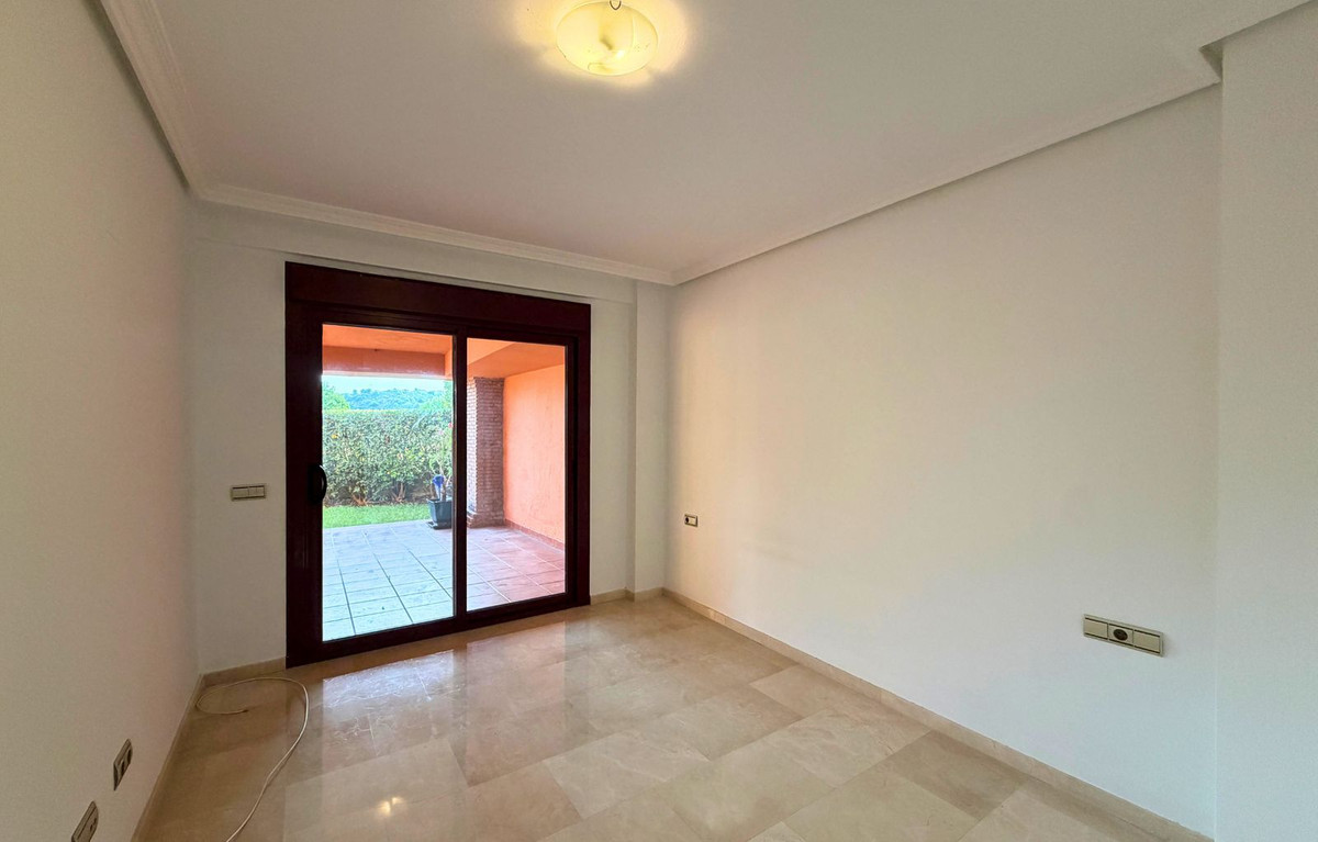 2 Bedroom Apartment in Casares - Photo 15