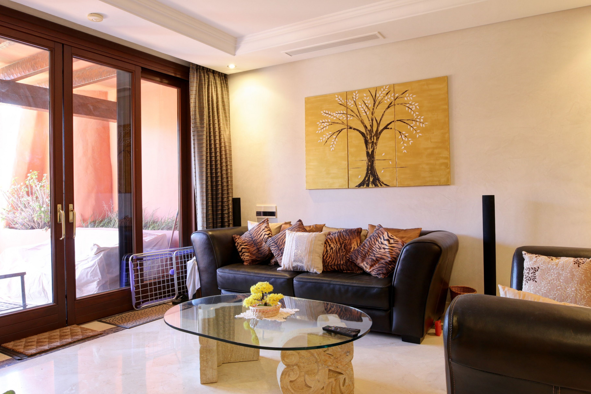 2 Bedroom Apartment in Estepona - Photo 5