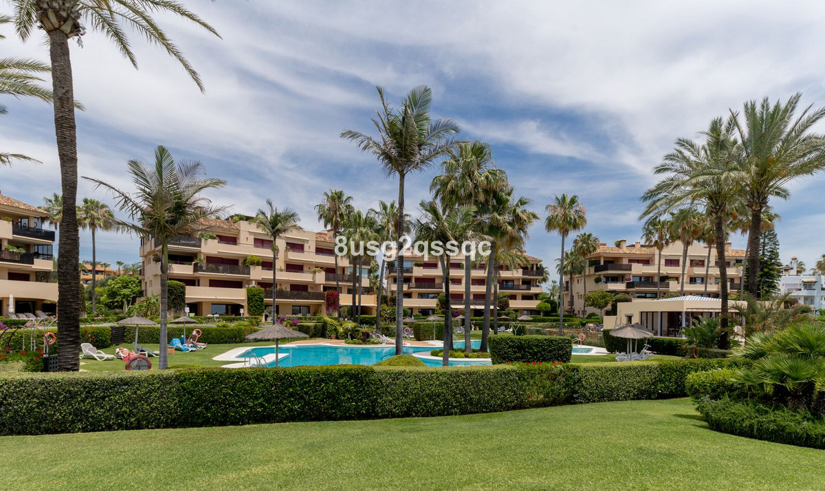 2 Bedroom Apartment in Estepona - Photo 20