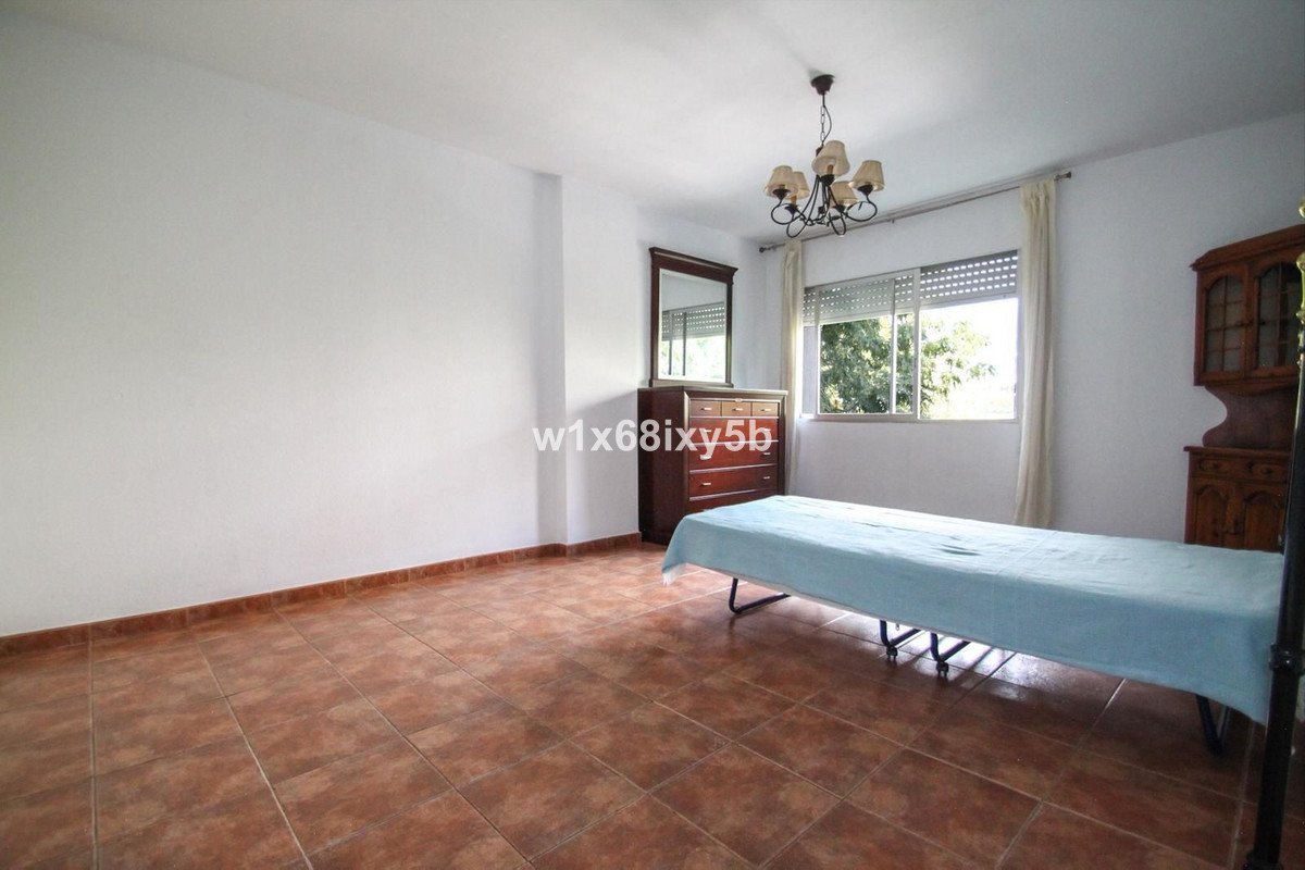 3 Bedroom Apartment in Marbella - Photo 14