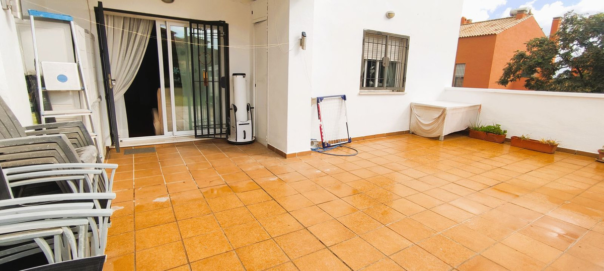 2 Bedroom Apartment in Marbella - Photo 3