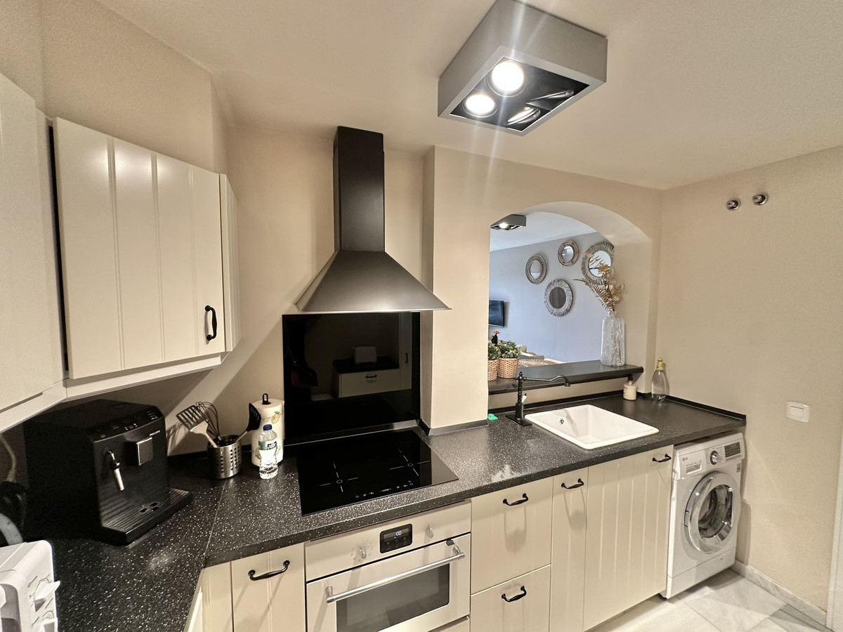 2 Bedroom Apartment in Mijas - Photo 5