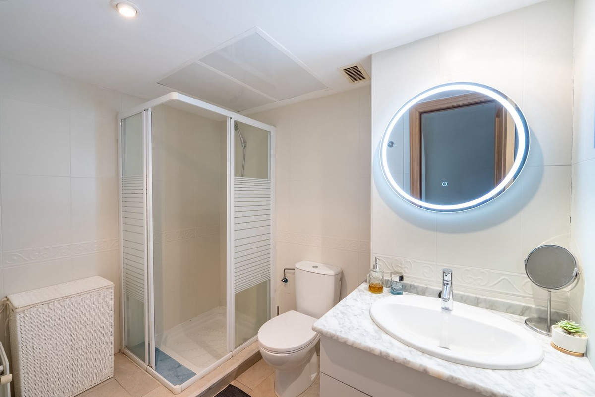 2 Bedroom Apartment in San Pedro de Alcántara - Photo 13