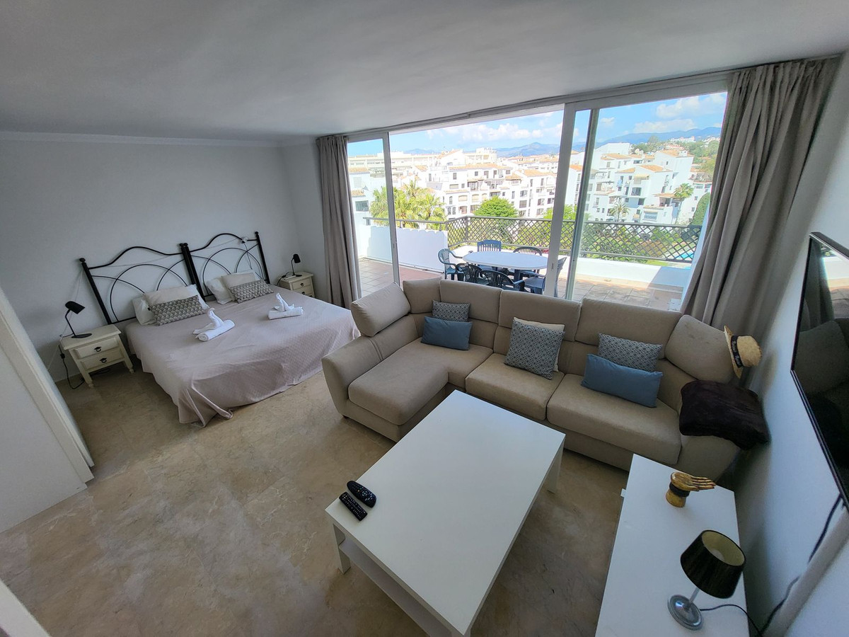 Piso de 4 dormitorios con piscina en Málaga – Foto 24
