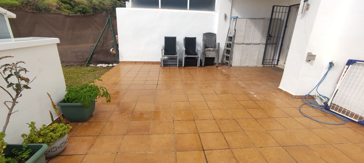 2 Bedroom Apartment in Marbella - Photo 8