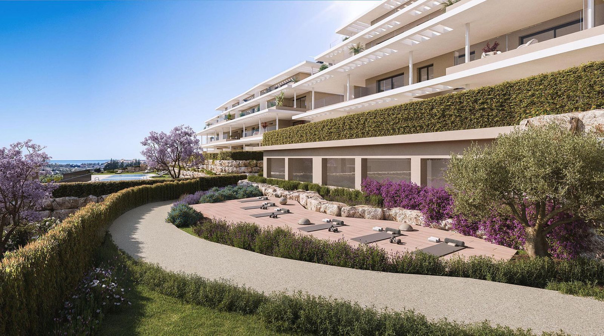 2 Bedroom Apartment in Estepona - Photo 10
