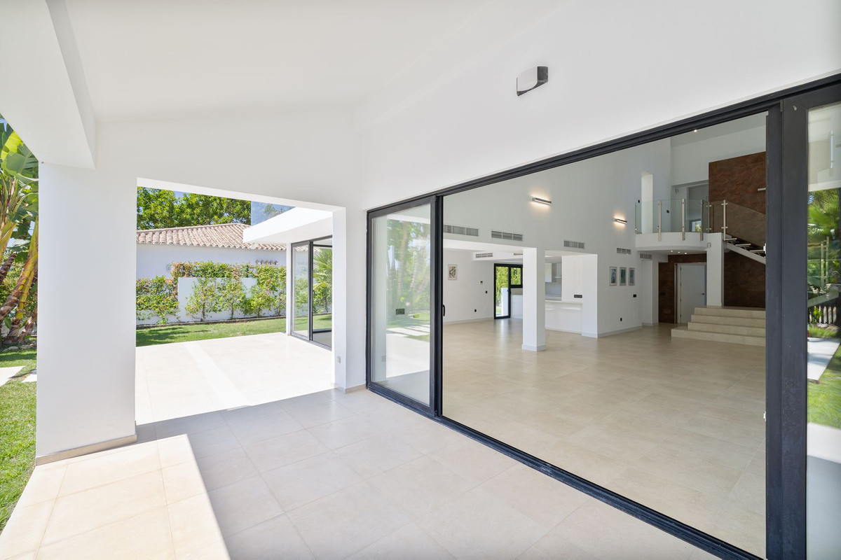 4 Bedroom Villa in San Pedro de Alcántara - Photo 18