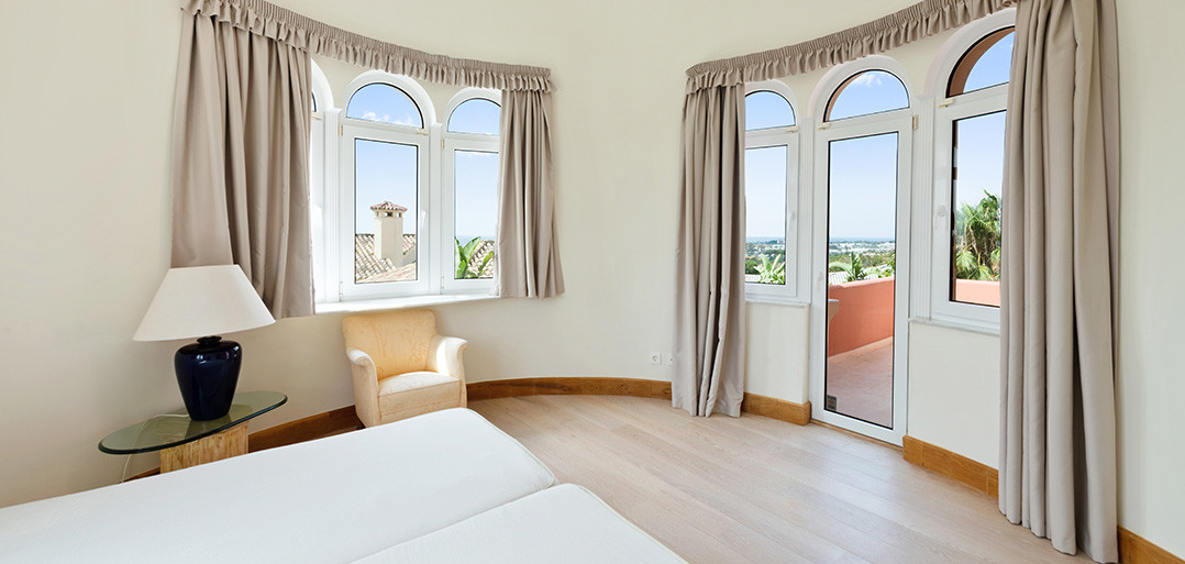 8 Bedroom Villa in Estepona - Photo 29