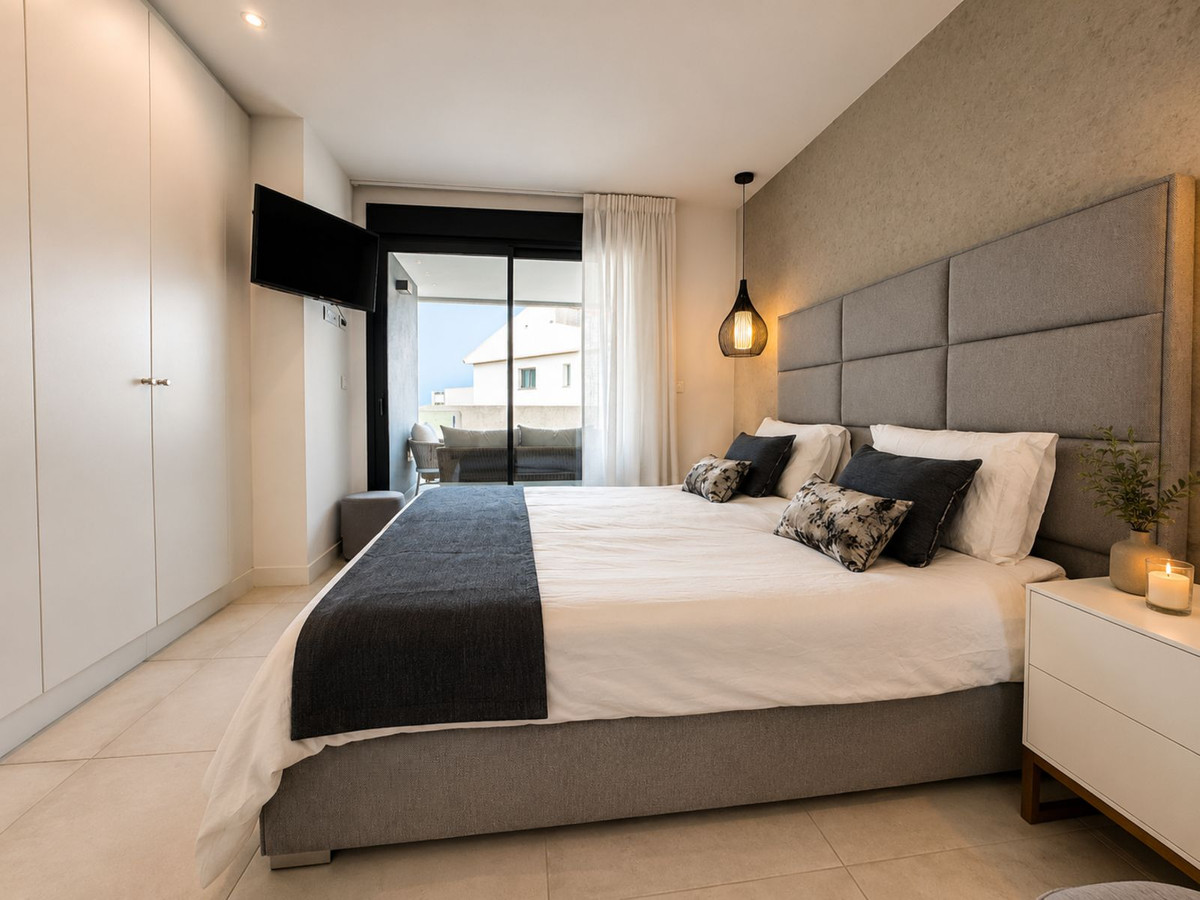 3 Bedroom Apartment in Estepona - Photo 8