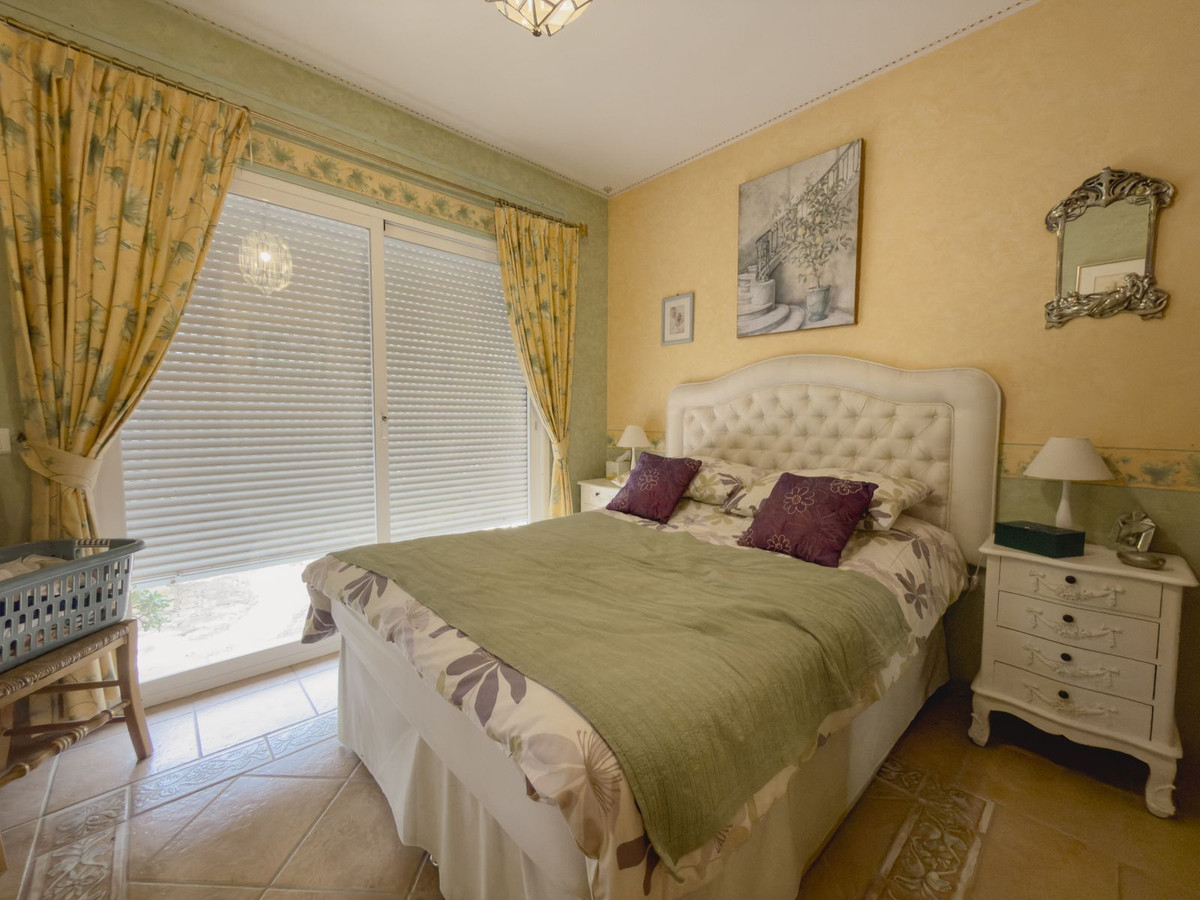 4 Bedroom Villa in Coín - Photo 12