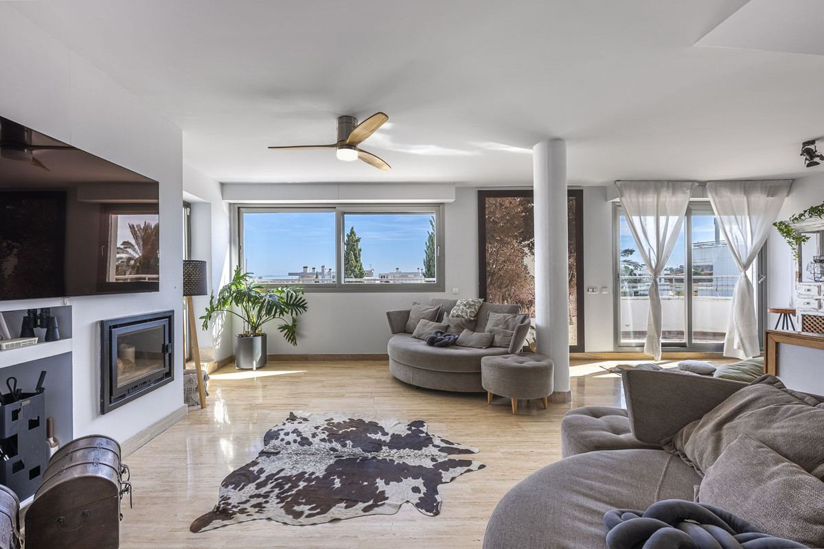 5 Bedroom Penthouse in Mijas - Photo 4
