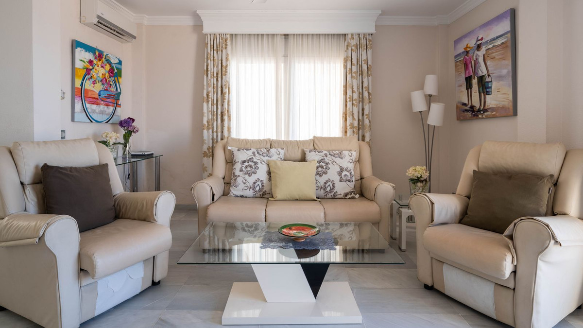 5 Bedroom Villa in Estepona - Photo 9