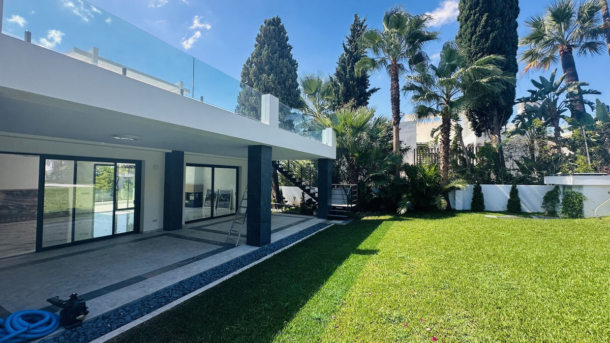5 Bedroom Villa in Marbella - Photo 11