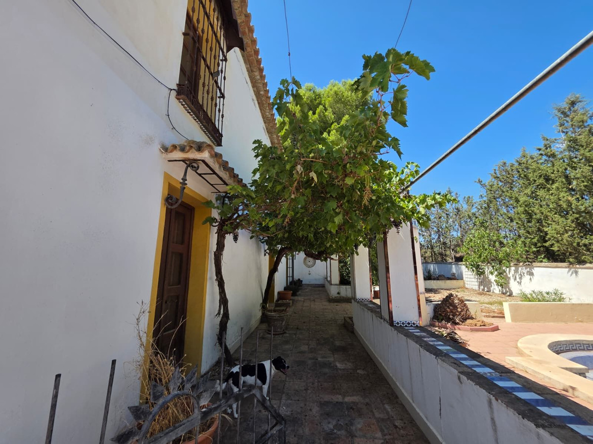 8 Bedroom Country house in Antequera - Photo 34