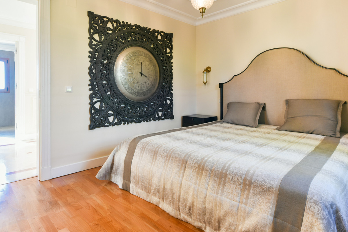 5 Bedroom Villa in Marbella - Photo 35