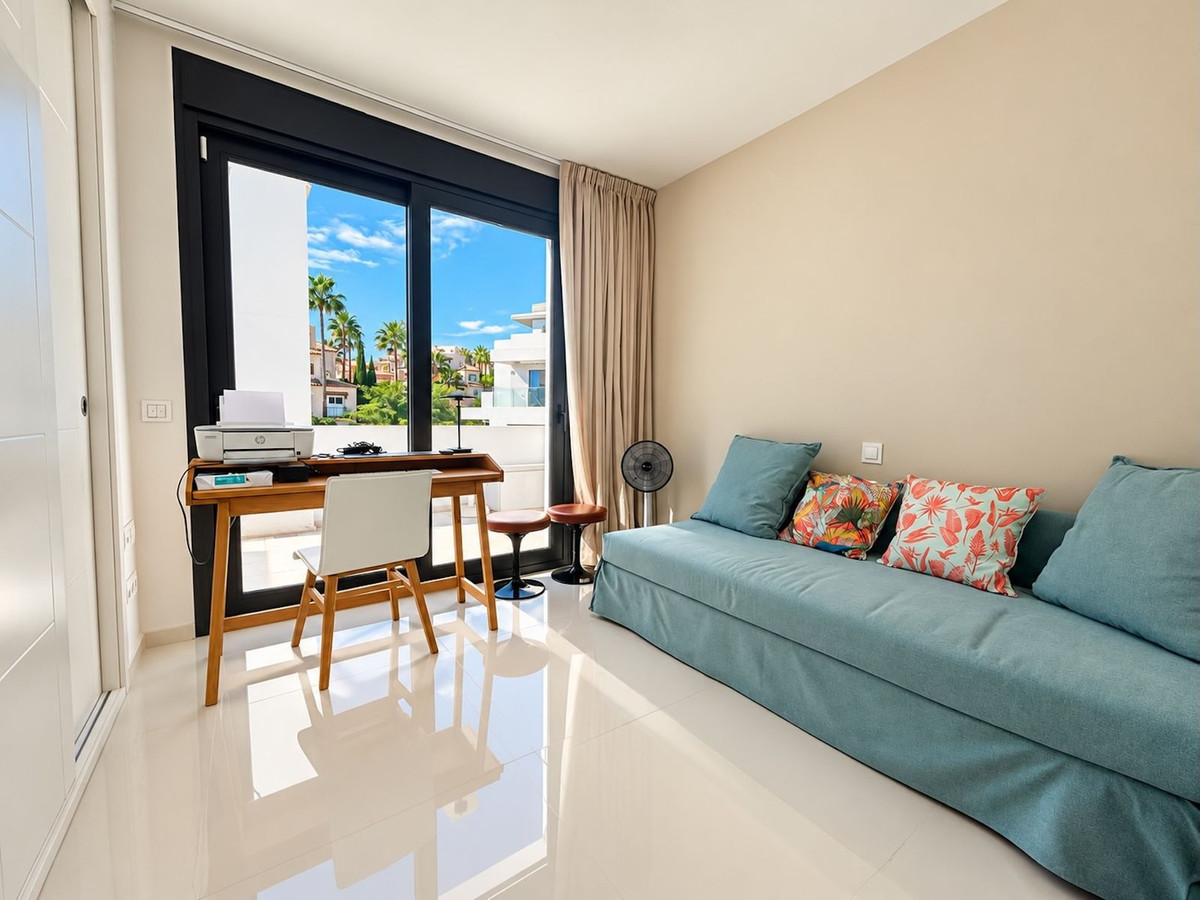 3 Bedroom Penthouse in Benahavís - Photo 9
